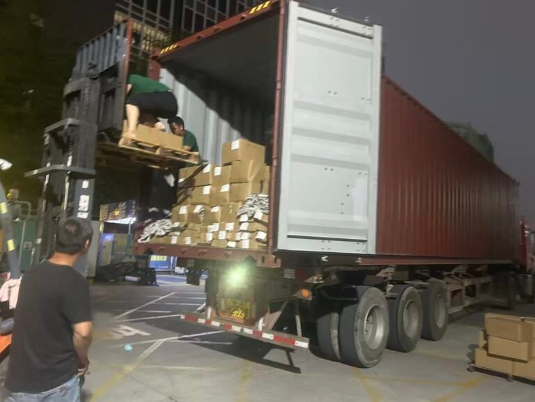 8000 Sets All-in-One Solar Street Lights (SKD) to Algeria, North Africa