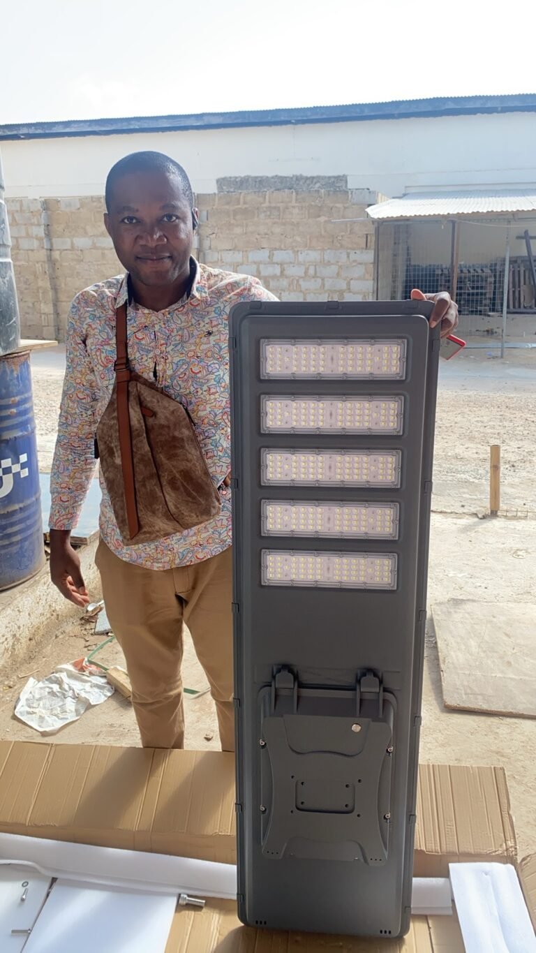 How Do Solar Street Lights Work? Key Components & Power System
