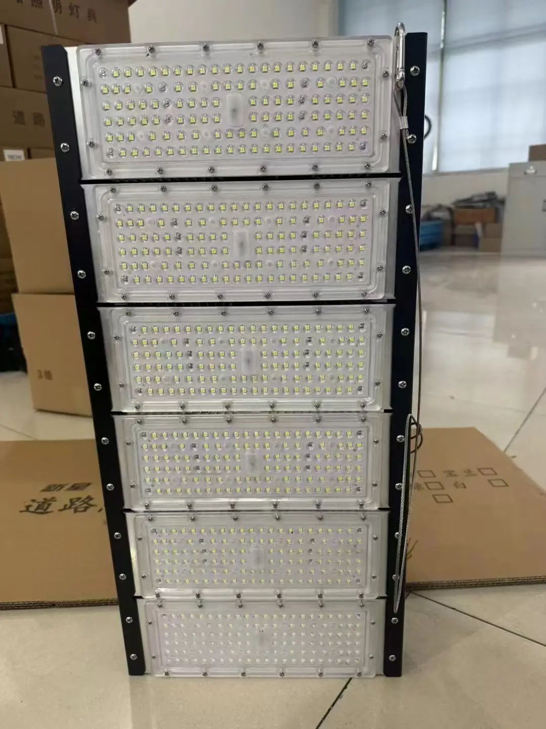 Modular LED floodlight assembly for high mast lighting projects